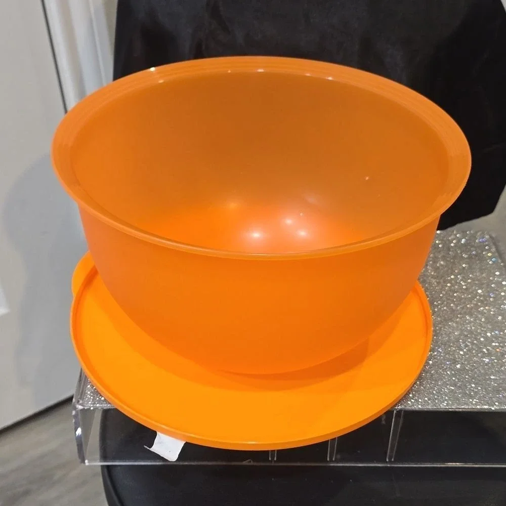 Tupperware Impressions Classic Bowl- 18 Cups